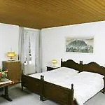 Neuhaus Golf- & Strandhotel 3* Unterseen