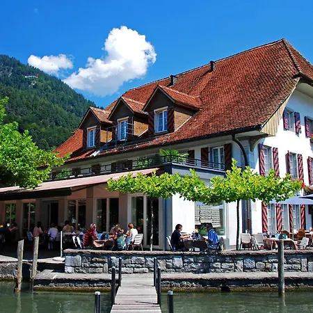 Отель Neuhaus Golf- & Strandhotel Unterseen