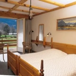 Отель Neuhaus Golf- & Strandhotel Unterseen