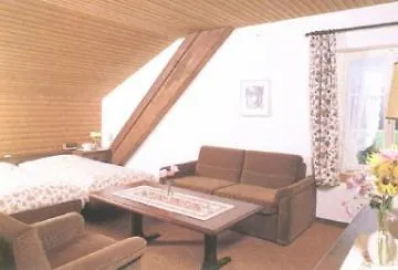 ノイハウス ゴルフ- ＆ ストラントホテル Unterseen