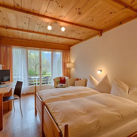 Neuhaus Golf- & Strandhotel Unterseen